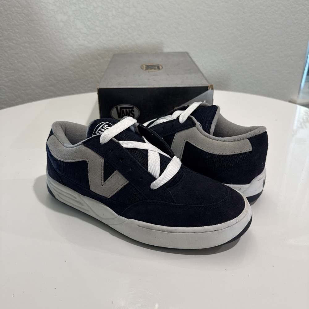 vintage 90s vans skateboarding shoes Sz 10.5 NEW OLD STOCK